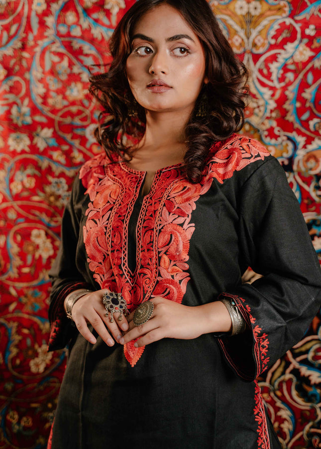 TRENDY AARI WORK KURTI BLACK WITH RED EMBRODIERY- SHORT | COTTON - ARTISANS KASHMIR