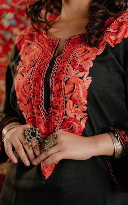 TRENDY AARI WORK KURTI BLACK WITH RED EMBRODIERY- SHORT | COTTON - ARTISANS KASHMIR