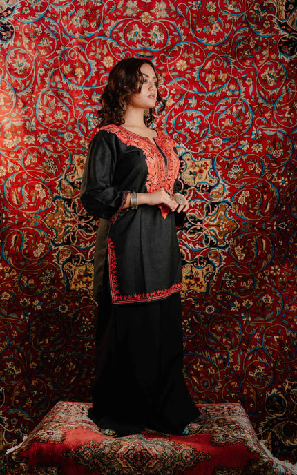 TRENDY AARI WORK KURTI BLACK WITH RED EMBRODIERY- SHORT | COTTON - ARTISANS KASHMIR