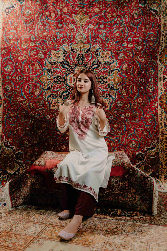 KASHMIRI WHITE AARI WORK COTTON KURTI - WHITE | LONG - ARTISANS KASHMIR