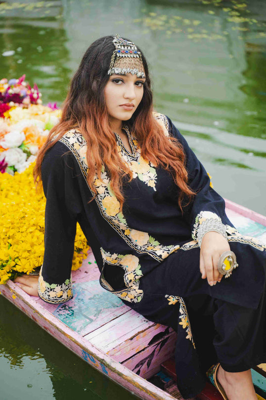 KASHMIRI RED AARI WORK PHERAN - BLACK | ABSHAR - ARTISANS KASHMIR